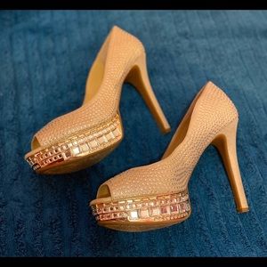 Gianni Bini platform 6” heels